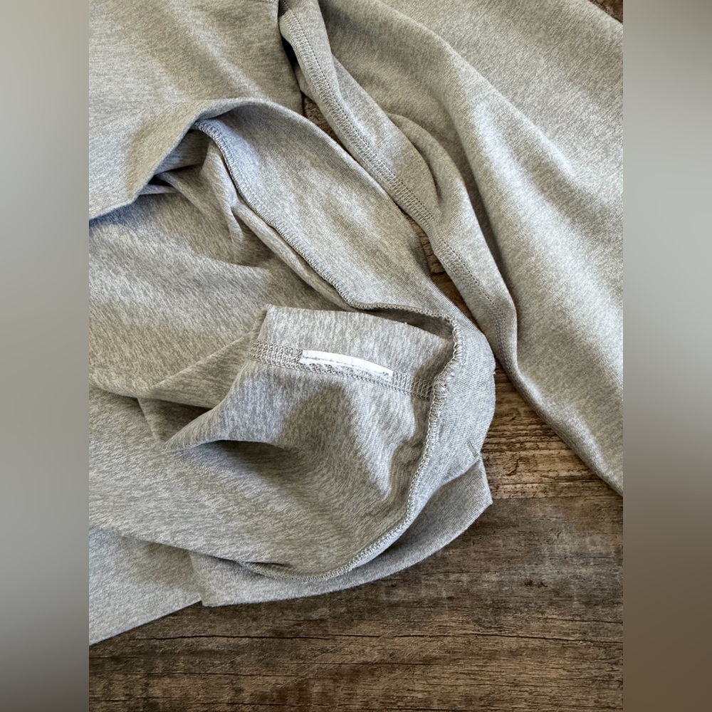 Vuori Women’s XL Halo Hoodie Pullover Heather Light Gray Stretch - Picture 12 of 12